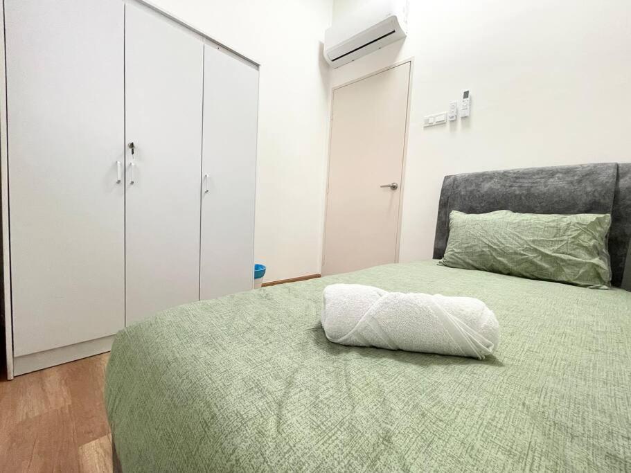 Quartz Near To Jonker Walk With Infinity Pool Cozy 3B2B Apartment Malacca Exterior photo