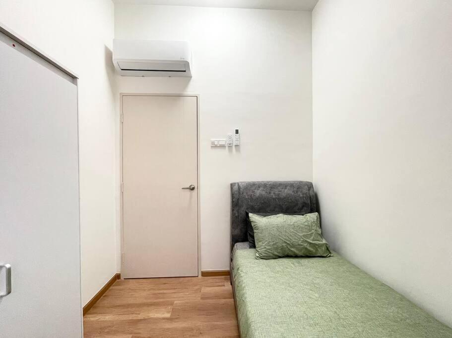 Quartz Near To Jonker Walk With Infinity Pool Cozy 3B2B Apartment Malacca Exterior photo