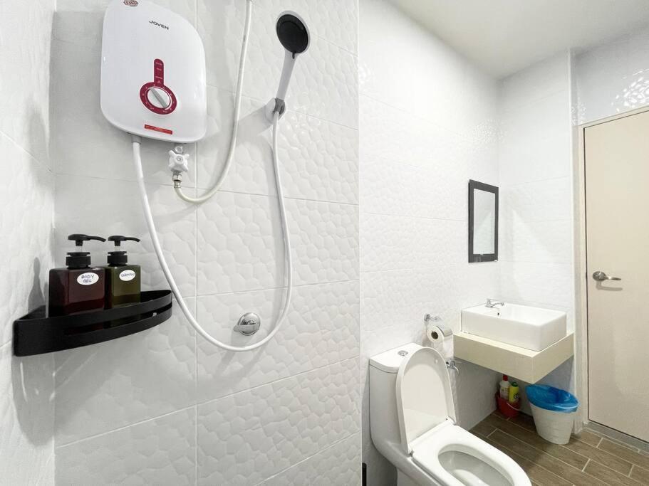 Quartz Near To Jonker Walk With Infinity Pool Cozy 3B2B Apartment Malacca Exterior photo