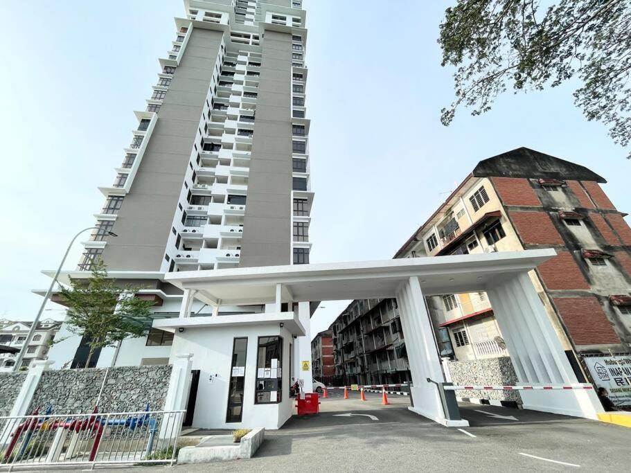 Quartz Near To Jonker Walk With Infinity Pool Cozy 3B2B Apartment Malacca Exterior photo