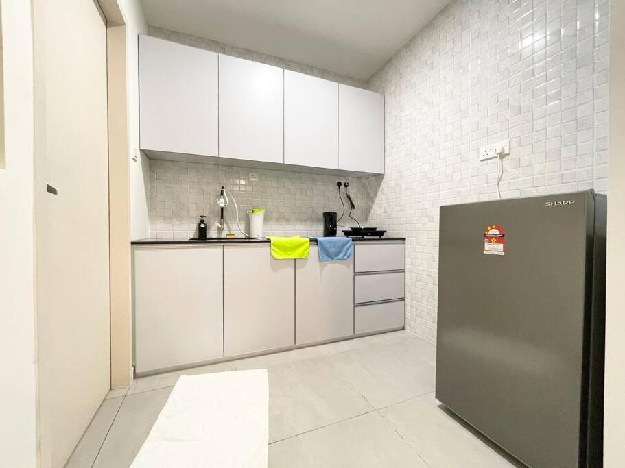 Quartz Near To Jonker Walk With Infinity Pool Cozy 3B2B Apartment Malacca Exterior photo
