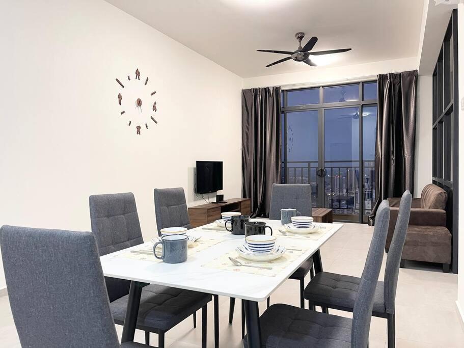 Quartz Near To Jonker Walk With Infinity Pool Cozy 3B2B Apartment Malacca Exterior photo
